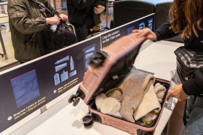 Koniec prelievaniu do miniflastickach Tieto letiska uz povolia do lietadla az dva litre tekutin Aka je situacia na slovenskych letiskach