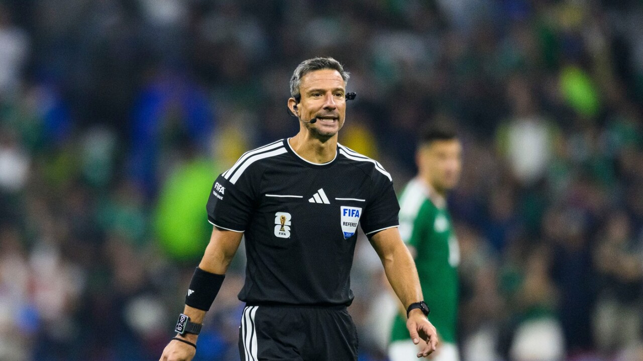 Najvacsia chyba moja zivota Sedel pri stole ked dnu vtrhla policia Karieru mu takmer zruinovalo pozvanie na chatu MS 2026 Futbal Sportweb