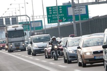 Nepredstavitelne aj na pracovne rano Na kratkom useku D1 doslo k styrom nehodam Regiony Spravy