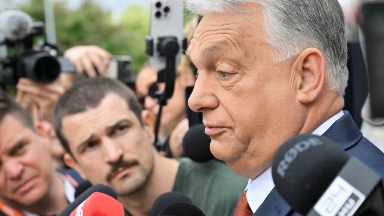 Razia v datovom centre Fideszu Vysetrovatelia zabezpecuju databazy byvalej vladnej strany Svet Spravy