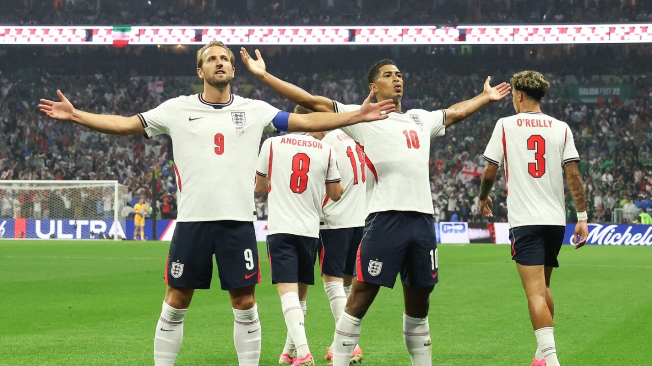 S nim Ms nevyhrame Anglicko oslavuje kritizovaneho babraka jeho spoluhrac skoncil po oslavach v nemocnici Ms 2026 Futbal Sportweb