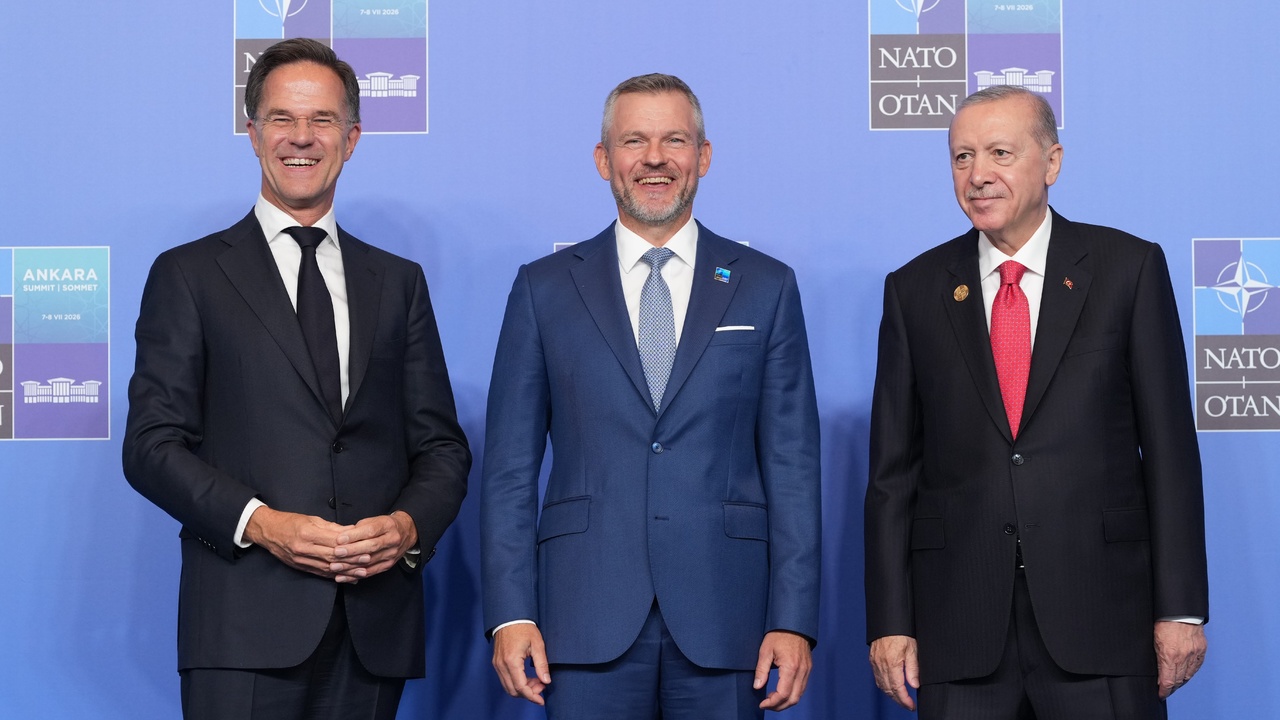 Samit NATO odhalil trhliny Politolog Pozeraju sa na nas s nedoverou Slovensko Kyjevu peniaze neposkytne spojenci si uz zvykli