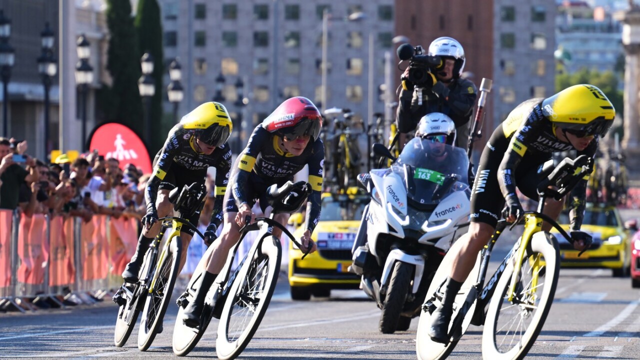 Tour zacala timovou casovkou V zltom ju odstartoval Vingegaard Cyklistika Sportweb