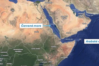 V Cervenom mori sa nakladna lod dostala pod palbu ozbrojencov Husiovia somalski pirati Svet Spravy