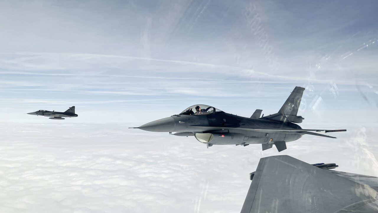 Vazna strata pre ukrajinske letectvo Pri odrazani utokov sa zrutila stihacka F 16 pilot vyviazol bez zraneni Svet Spravy