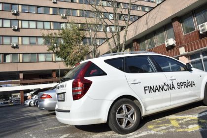 Vyse 22 tisic firemnych aut pod lupou Danovnici preveruju aj luxusne sportiaky Ekonomika Spravy
