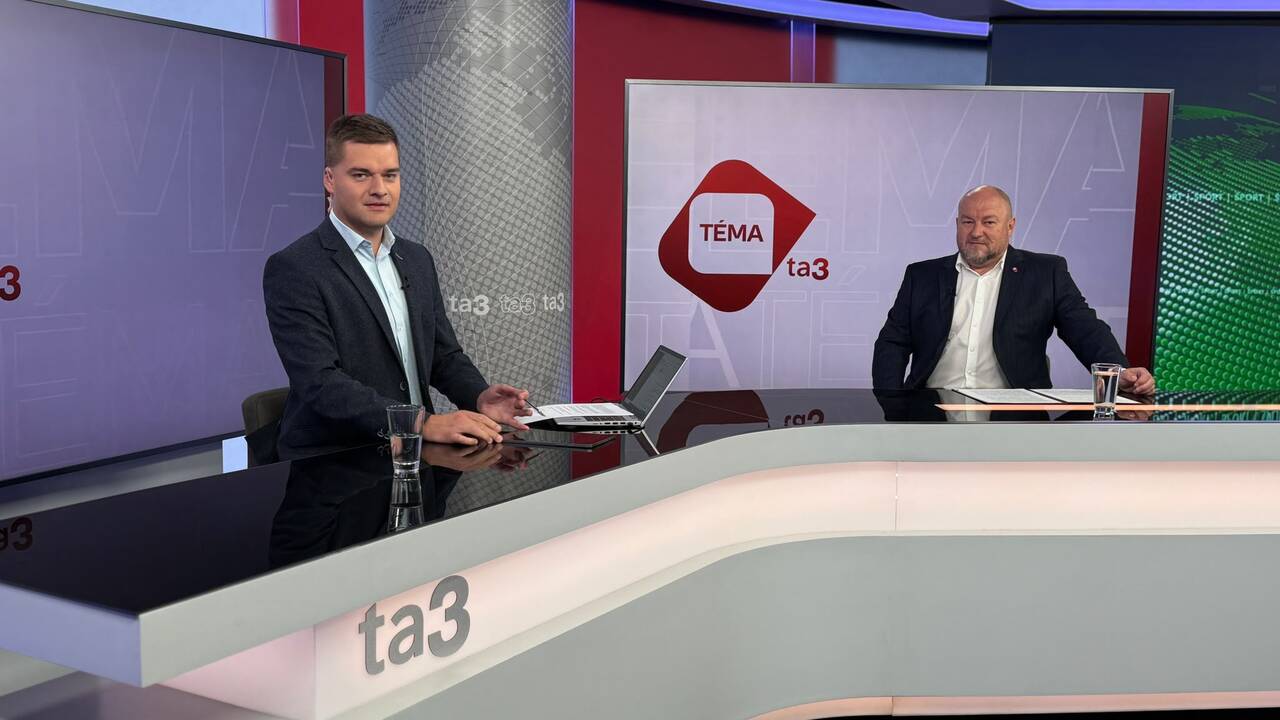 Huliak zastavil miliony pre futbal SFZ chysta trestne oznamenie Posledne kopanie umierajuceho kona reaguje minister