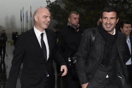 Legendarny Luis Figo je nahnevany Infantino je klamar a podvodnik Pre sefa futbalu ma len tri slova Ostatne Futbal Sportweb