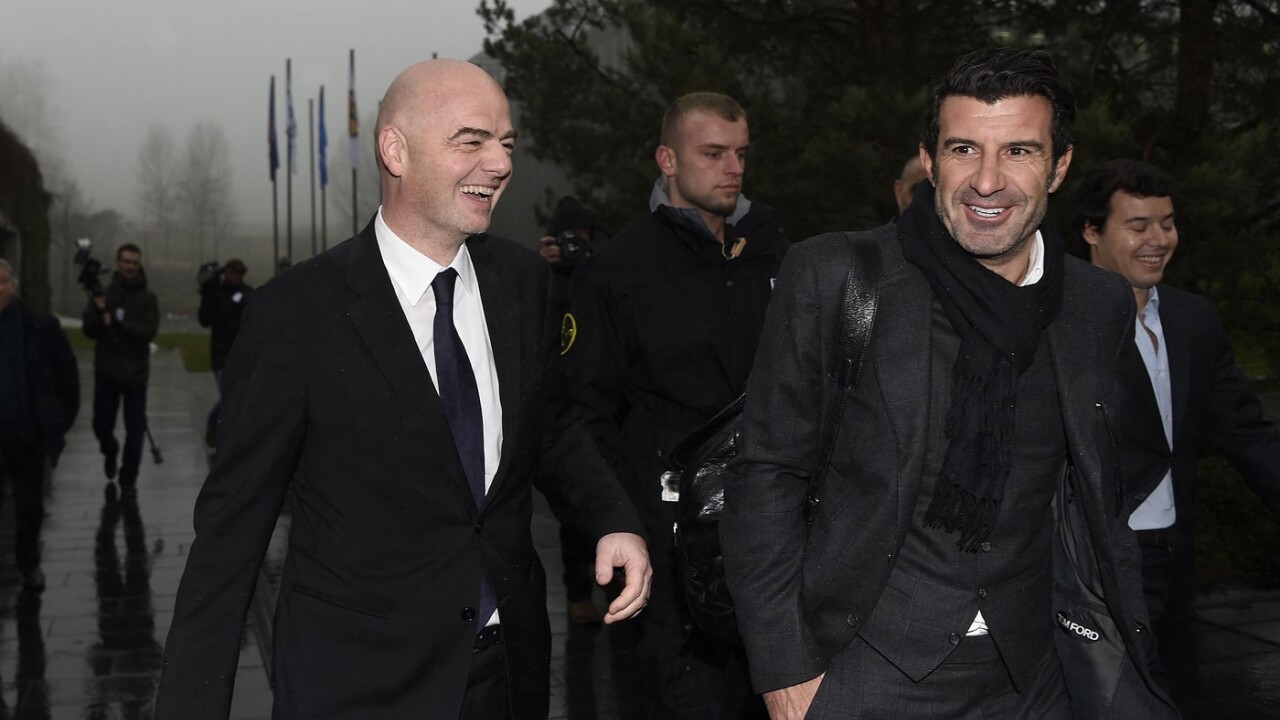Legendarny Luis Figo je nahnevany Infantino je klamar a podvodnik Pre sefa futbalu ma len tri slova Ostatne Futbal Sportweb