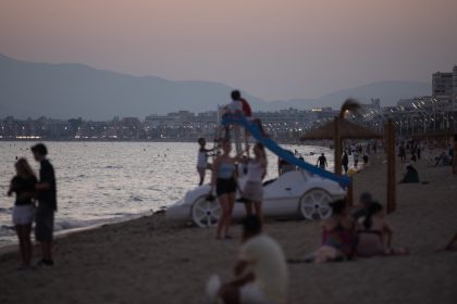 Male telo dva zuby a krvave rany na plaze oblibeneho ostrova sa vratilo nezvycajne fenomn