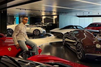Moje hracky Ferrari Bugatti aj Lamborghini Ronaldo sa pochvalil luxusnou garazou plnou skvostov Ostatne Futbal Sportweb
