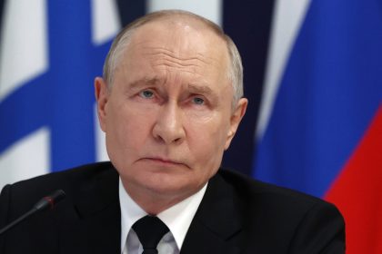 Putin vojnu nevidi ale pocuji o nej z krema k nemu prudi falosna realita ktora posilnuje jeho neustupnost
