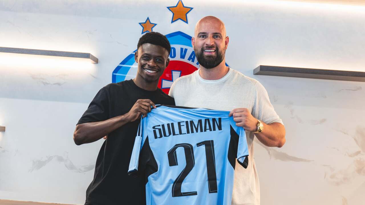 Tapol sa Kmotrik po vrecku Spanieli tvrdia ze ano Slovan zaplatil za Camaru sedemcifernu sumu Europske pohare Futbal Sportweb