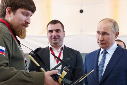 Ukrajinci sa pokusili odstranit mozog Putinovych upirov Zachrania mu po atentate zivot