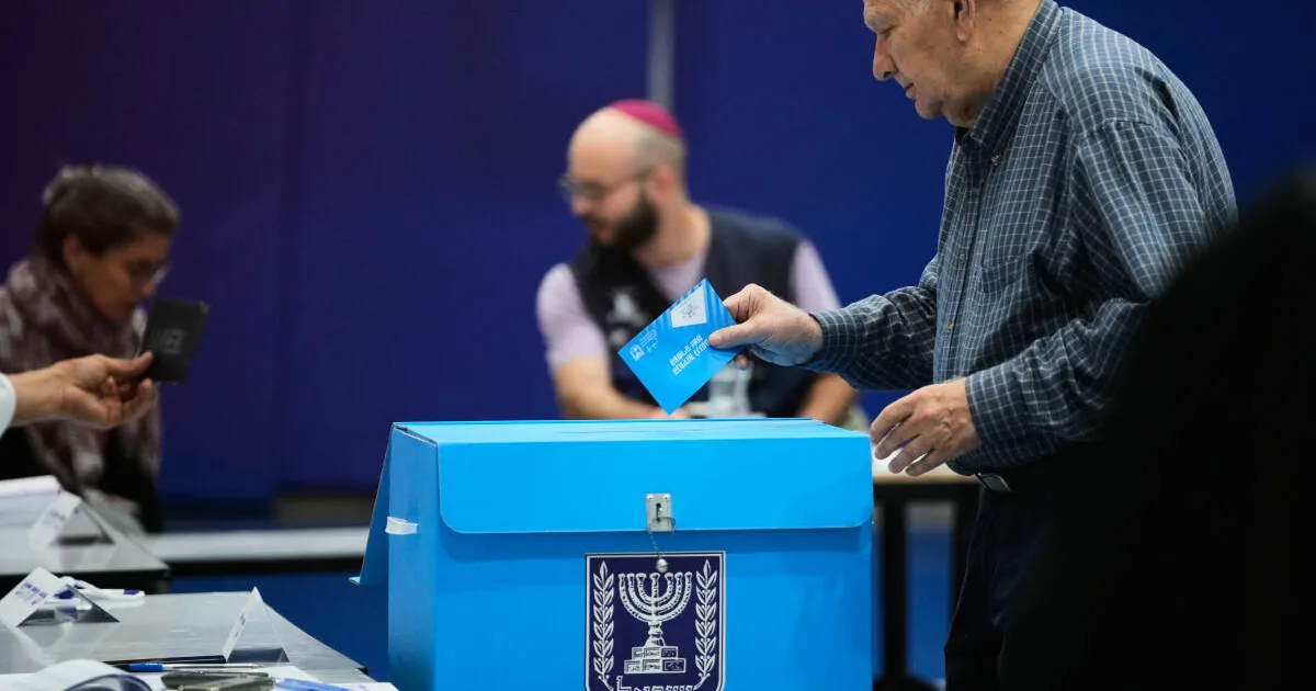 Izraelčania prvýkrát od útoku Hamasu volia parlament