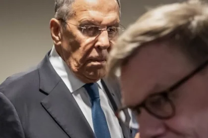 Lavrov v Iráne: Moskva a rokovania o vojne