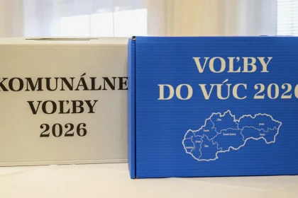 Na Slovensku sa začali komunálne a župné voľby, miestnosti sú otvorené do 20.00 hodiny