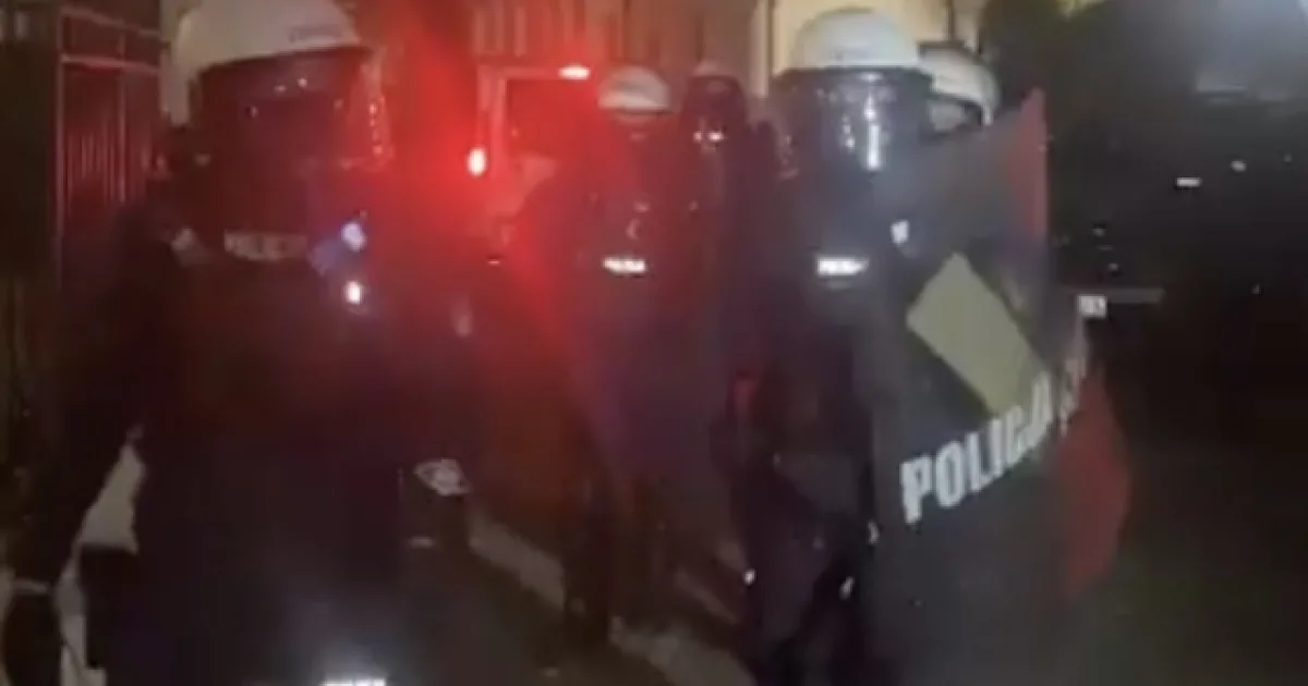 Nawrocki sa pretlačil do ústavného súdu. Tusk: poriadok, opozícia: prevrat