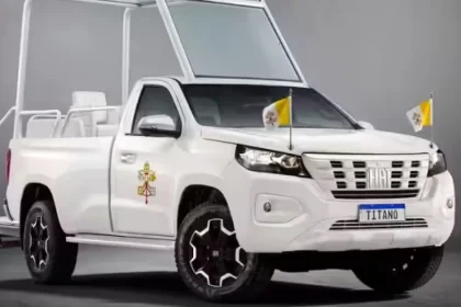 Pápež si vybral nové papamobily. Fiat aj Toyota ich dodajú bez pancierovania