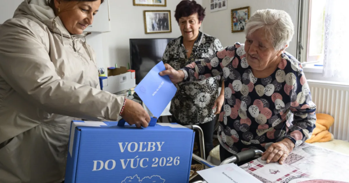 Priateľka nestíhala voliť, tak zavolal políciu. Volebný deň priniesol aj kuriózne prípady
