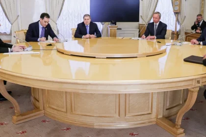 Putin a Trumpov vyslanec rokovali hodiny. Rusko chce v novembri obnoviť rozhovory