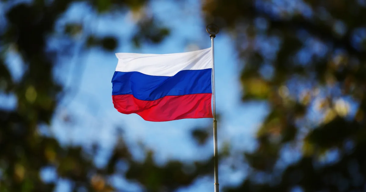 Rusko pred voľbami v Pobaltí: falošní mŕtvi vojaci NATO aj väzby na Epsteina