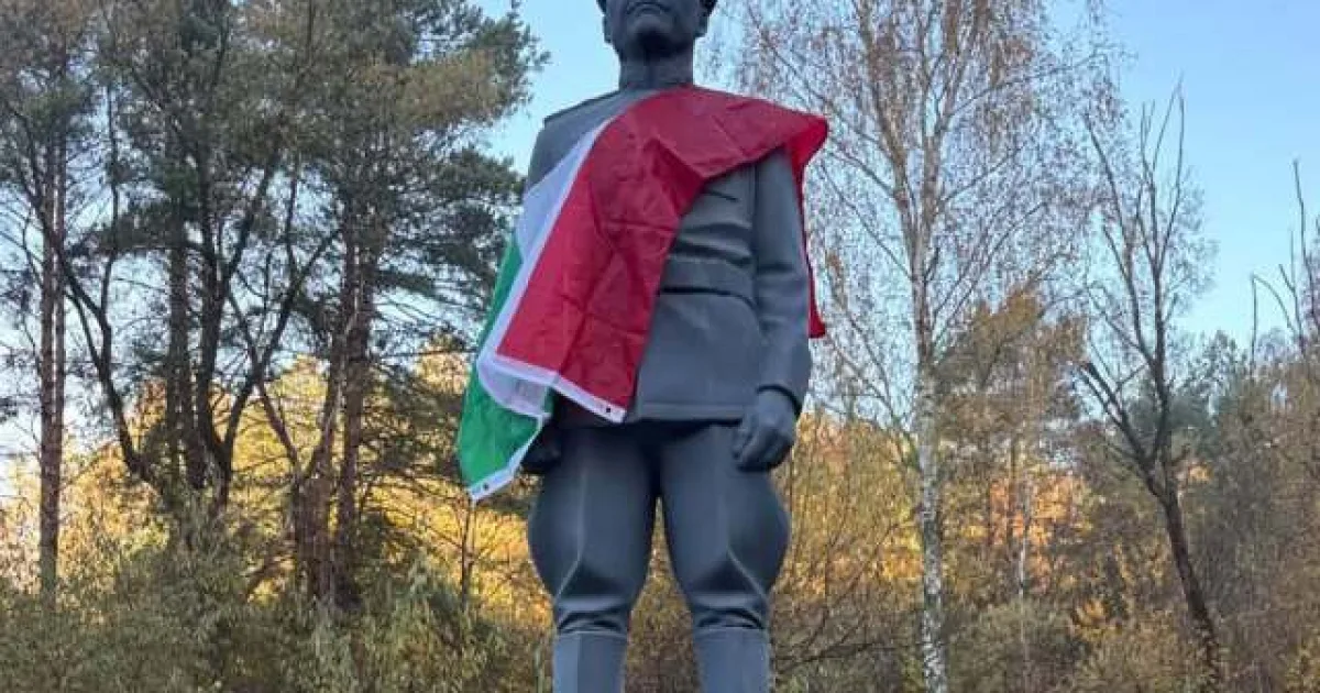 Socha Koněva v Údolí smrti čelila útoku, objavil sa nápis „vrah“