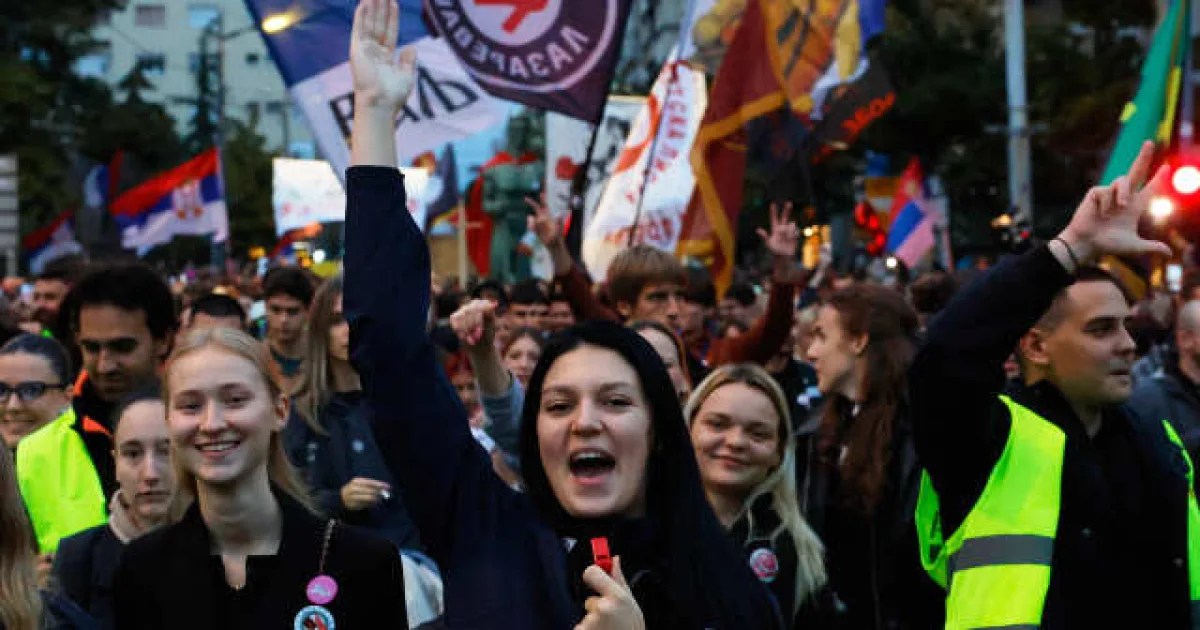 Takmer dva roky protestov a teraz rozhodujúci súboj. Vučič bojuje o politické prežitie