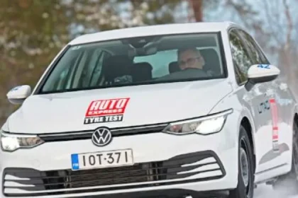 Test 30 zimných pneumatík šokoval: brzdenie sa líši o 15 m. Ktoré lacné sú nebezpečné?