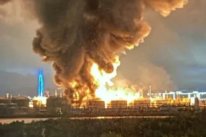 Ukrajina zasiahla ropný terminál aj dátové centrum, Litva evakuuje do krytov