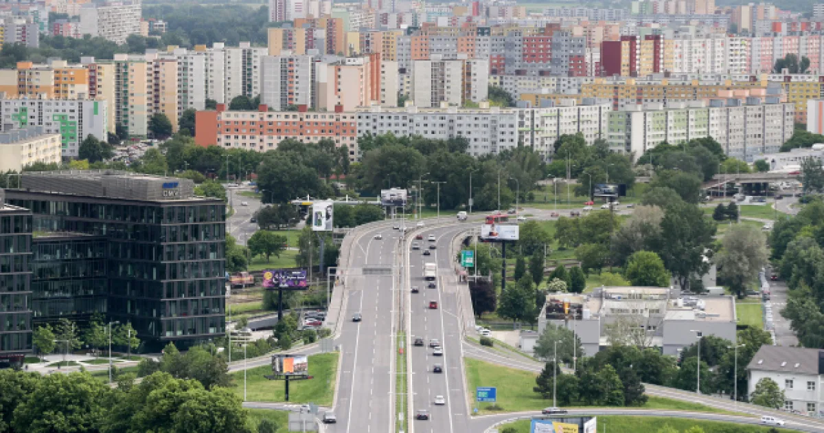 Vallo proti Rážovi: tesný súboj o Bratislavu