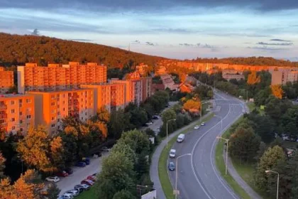 Za celý ročný plat si nekúpite ani malý byt: koľko m² bývania získate za svoju mzdu?